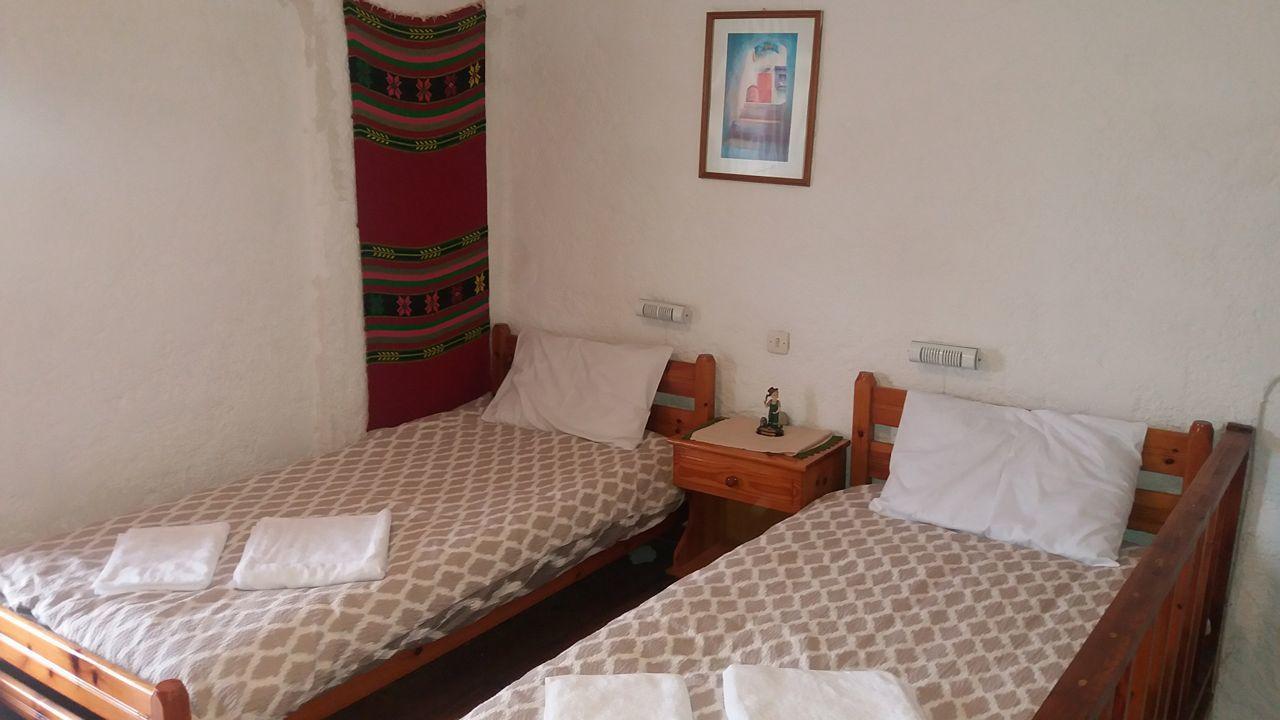 Antikristo Rooms Karteros Exteriör bild