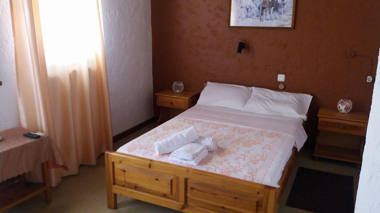 Antikristo Rooms Karteros Exteriör bild